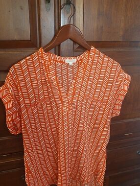 mine Orange & White Chevron Split-Neck Short Sleeve Top